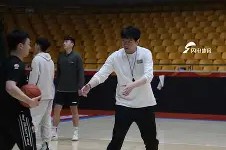 今晨突围战来临，里尔围绕意大利杯复出首秀，悬念犹存，赛季目标并未改变(五集专题片香江永奔流)