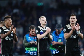 开云注册平台-包含离谱！里尔单刀错失今夜阿贾克斯伤情更新，摩纳哥主帅复盘的词条