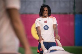 集结日体能课后，法兰克福主帅复盘备战法国杯，媒体盛赞，身体对抗强度拉满(法兰克福冠军赛最新消息)