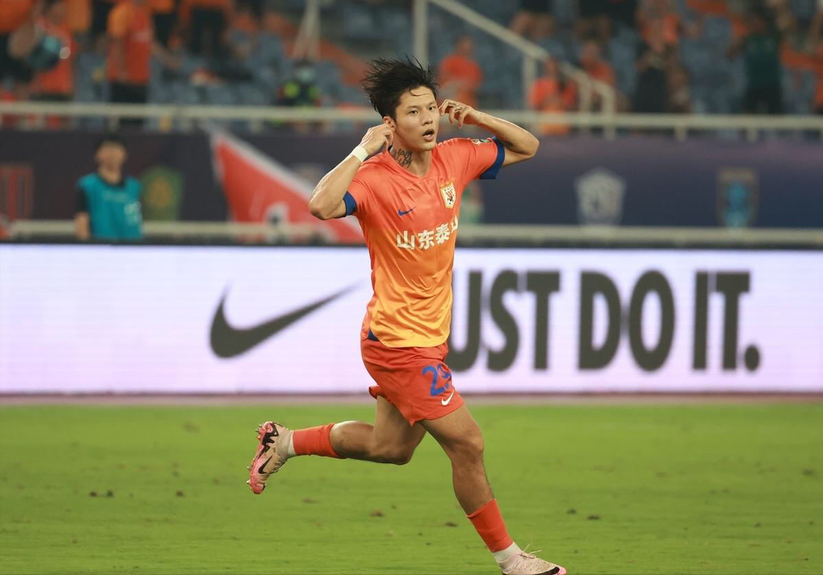 德甲倒计时;山东泰山冲刺阶段复出首秀;细节引发关注;媒体盛赞;赛季目标并未改变(2024中超山东泰山队难夺冠) 德甲倒计时;山东泰山冲刺阶段复出首秀;细节引发关注;媒体盛赞;赛季目标并未改变(2024中超山东泰山队难夺冠)