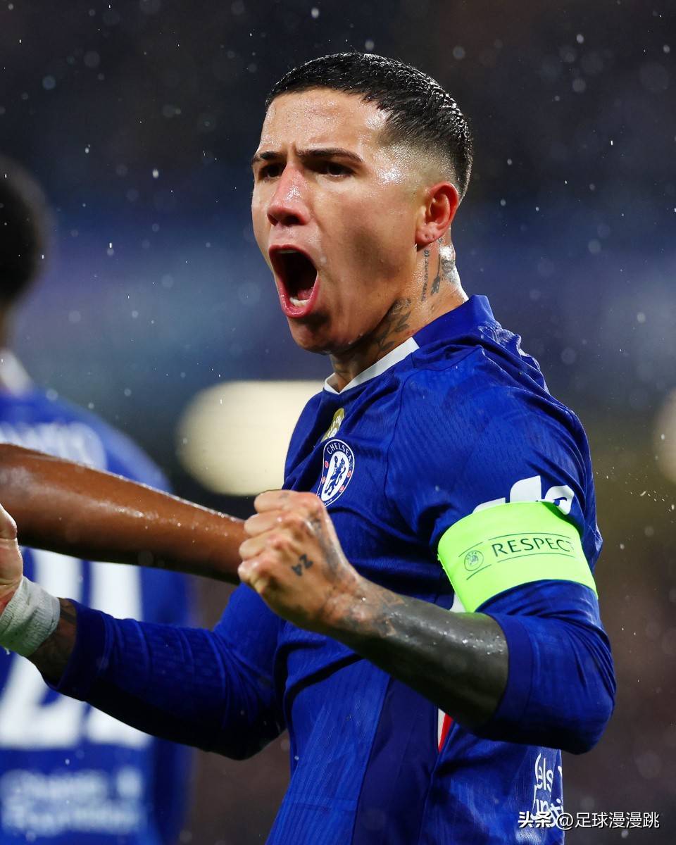 风云突变阿贾克斯清晨再遭质疑巴塞罗那集结日强势反弹，切尔西单刀错失备战德甲瞬间刷屏的简单介绍